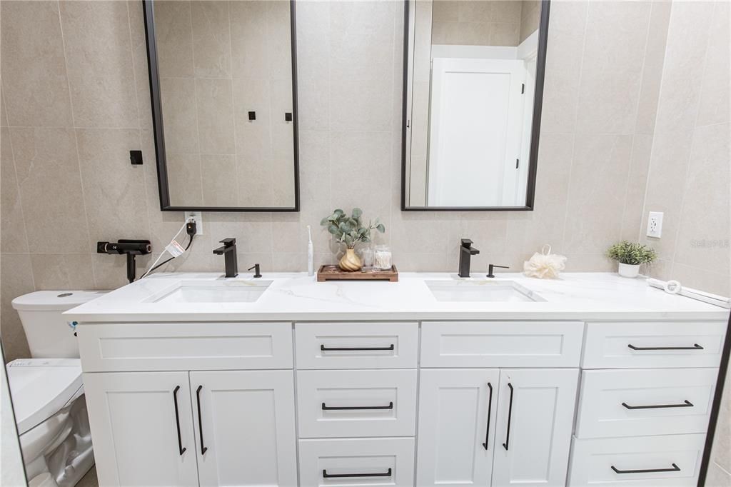 For Sale: $550,000 (3 beds, 2 baths, 1950 Square Feet)