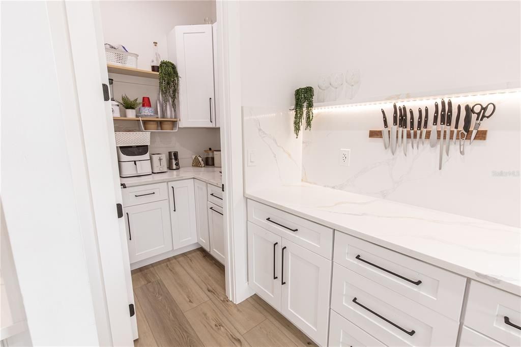 For Sale: $550,000 (3 beds, 2 baths, 1950 Square Feet)