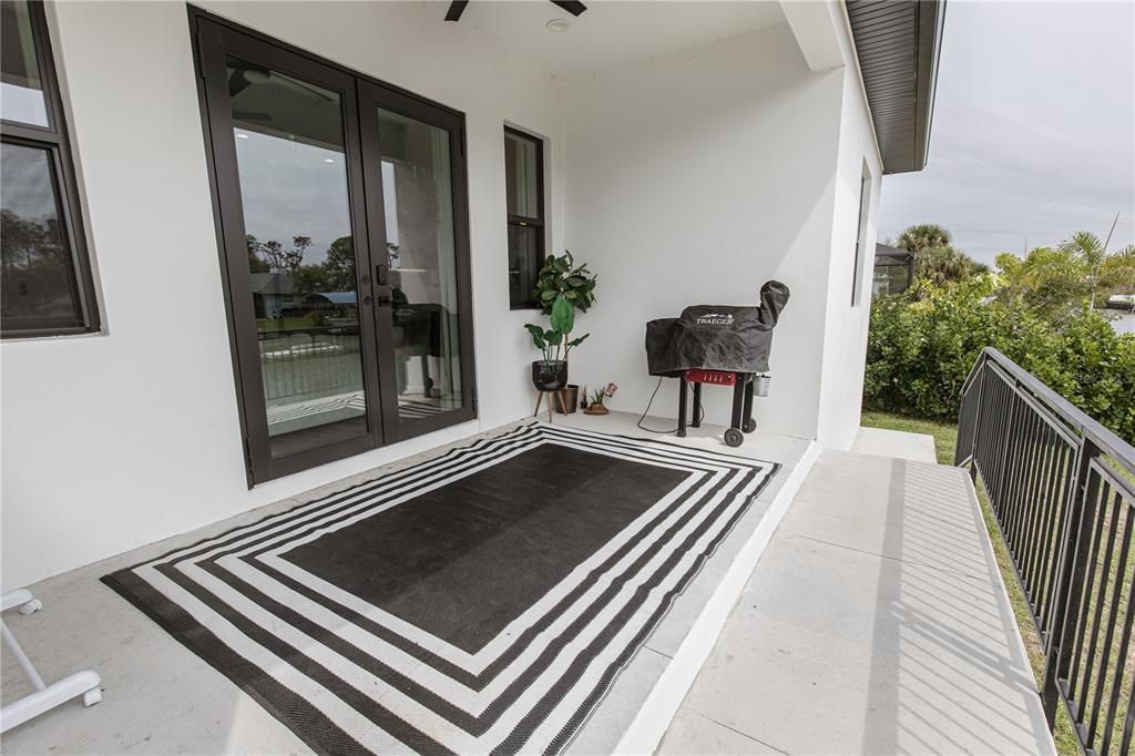 For Sale: $550,000 (3 beds, 2 baths, 1950 Square Feet)