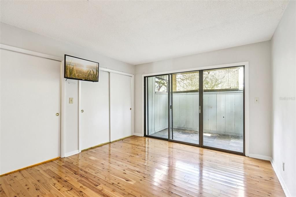 На продажу: $94,999 (1 спален, 1 ванн, 877 Квадратных фут)
