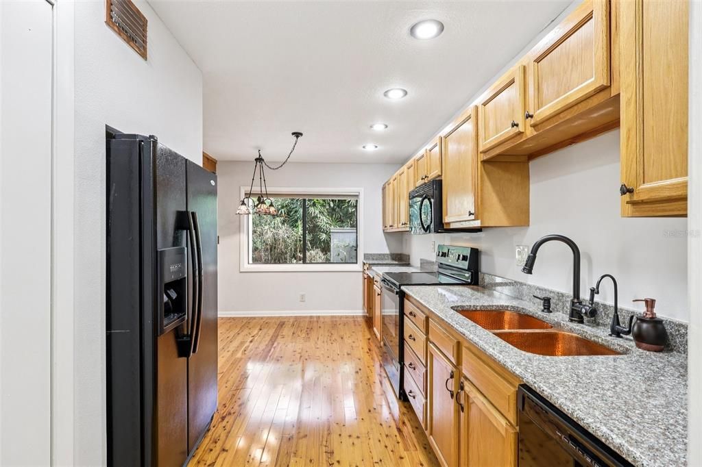 На продажу: $94,999 (1 спален, 1 ванн, 877 Квадратных фут)