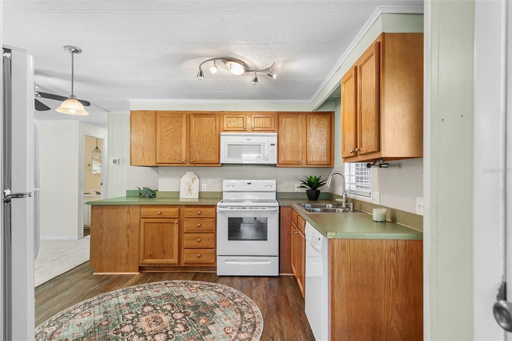 For Sale: $139,000 (2 beds, 2 baths, 1152 Square Feet)