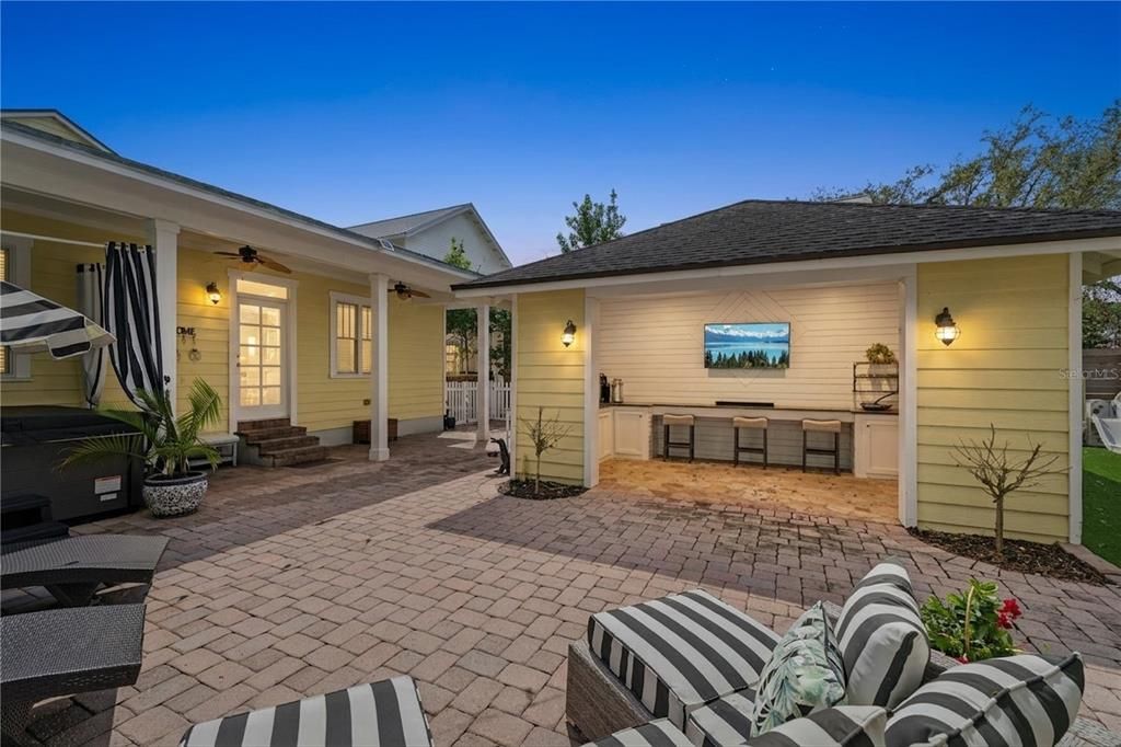 Active With Contract: $995,900 (4 beds, 3 baths, 2712 Square Feet)