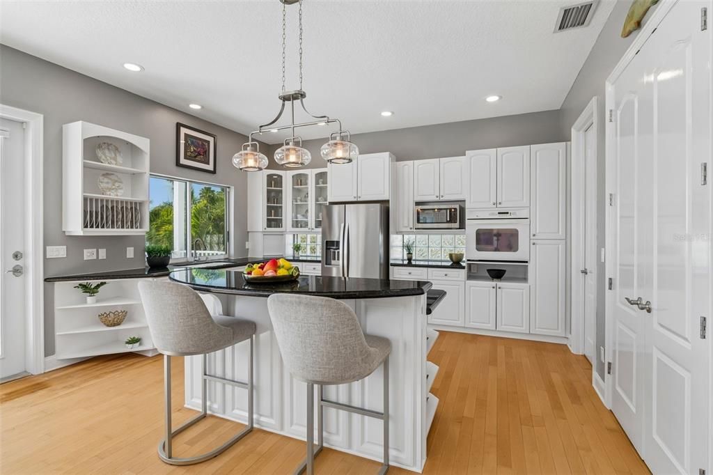 For Sale: $1,929,000 (4 beds, 3 baths, 2537 Square Feet)