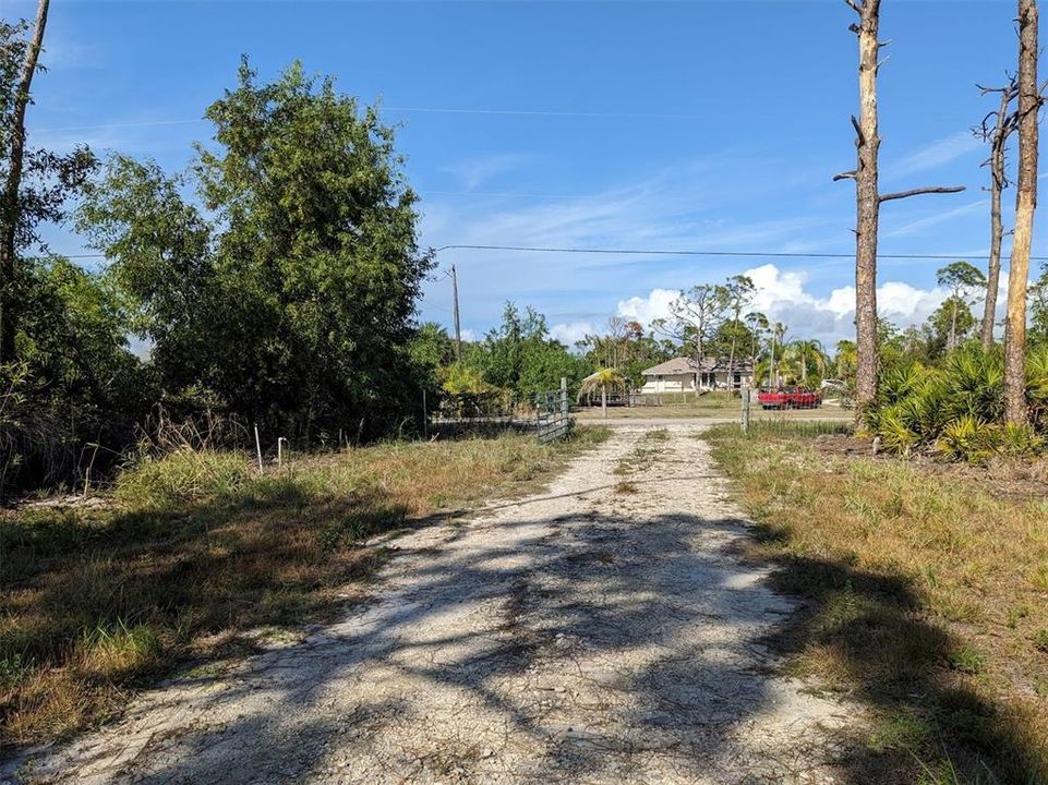 На продажу: $239,000 (2.52 acres)