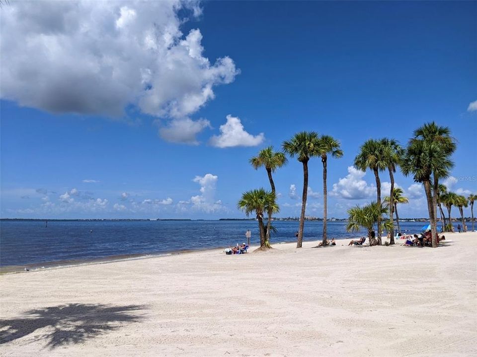 На продажу: $239,000 (2.52 acres)