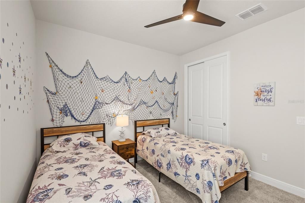 Activo con contrato: $879,900 (3 camas, 3 baños, 2489 Pies cuadrados)