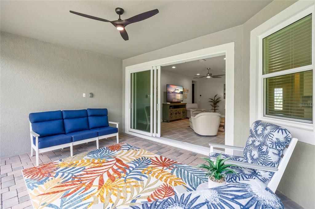 Activo con contrato: $879,900 (3 camas, 3 baños, 2489 Pies cuadrados)