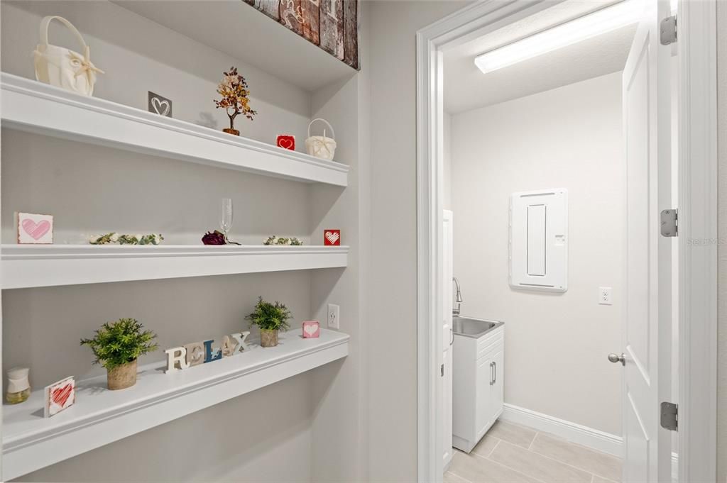 Activo con contrato: $879,900 (3 camas, 3 baños, 2489 Pies cuadrados)