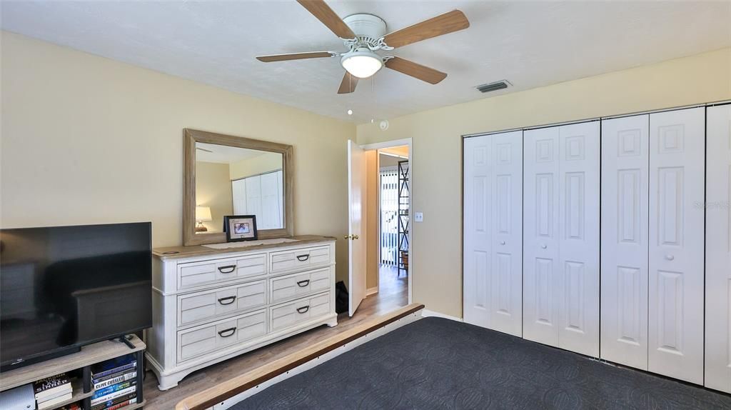Active With Contract: $267,000 (2 beds, 2 baths, 1172 Square Feet)