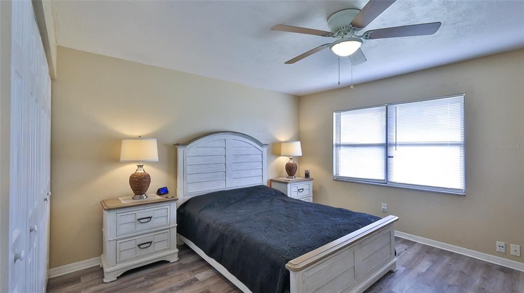 Active With Contract: $267,000 (2 beds, 2 baths, 1172 Square Feet)