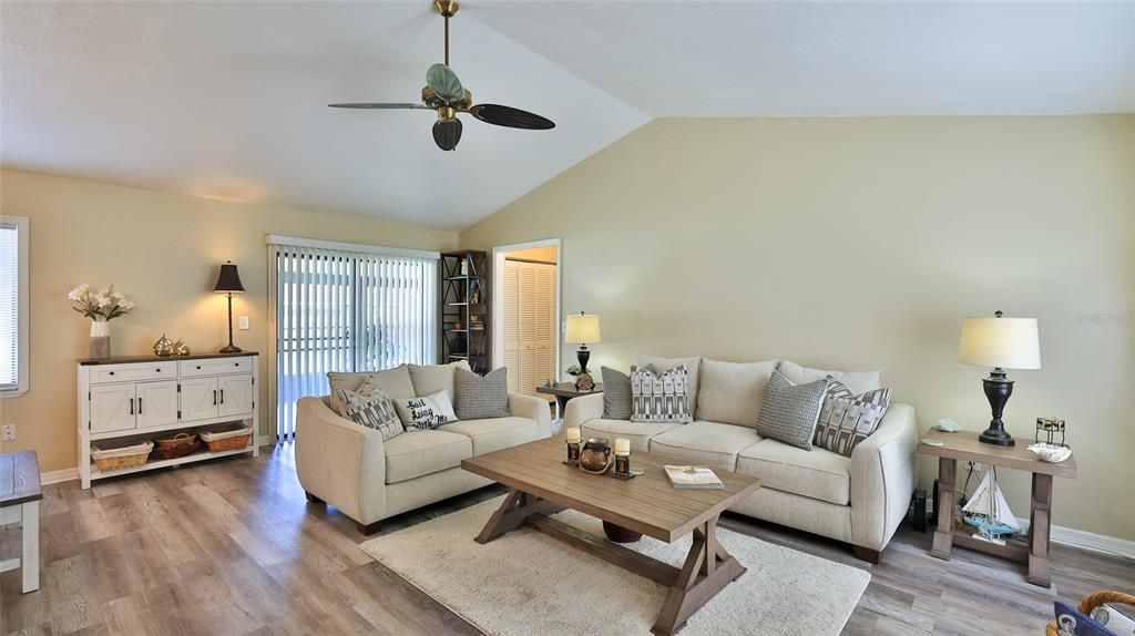 Active With Contract: $267,000 (2 beds, 2 baths, 1172 Square Feet)