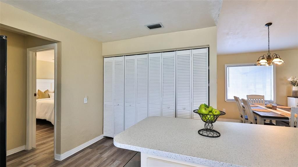 Active With Contract: $267,000 (2 beds, 2 baths, 1172 Square Feet)