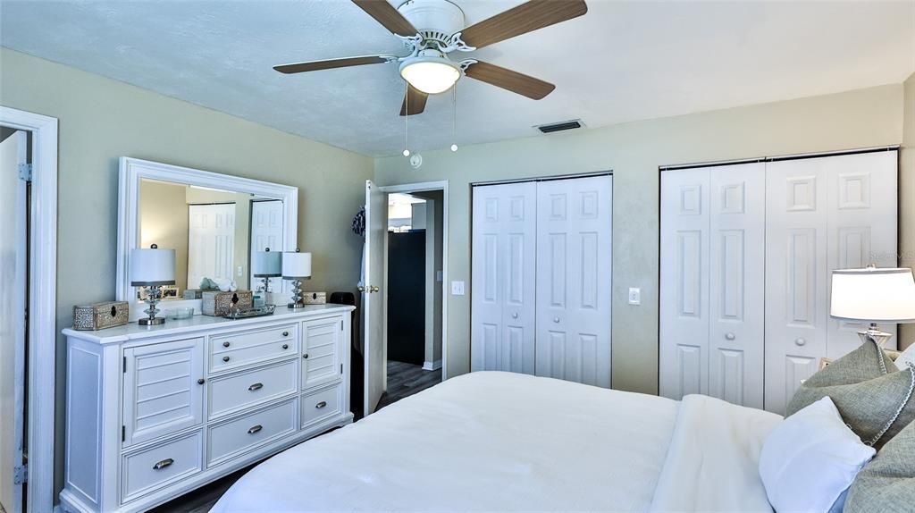 Active With Contract: $267,000 (2 beds, 2 baths, 1172 Square Feet)