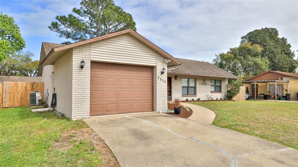 Active With Contract: $267,000 (2 beds, 2 baths, 1172 Square Feet)
