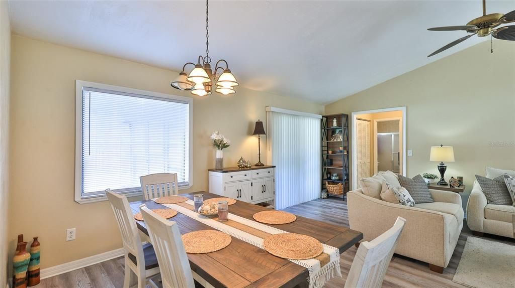 Active With Contract: $267,000 (2 beds, 2 baths, 1172 Square Feet)