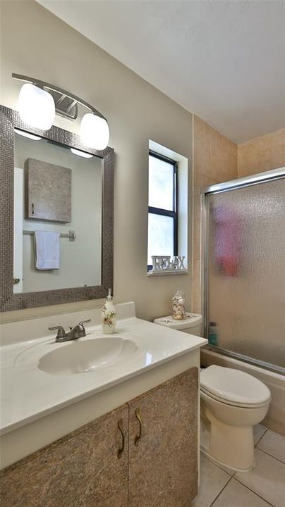 Active With Contract: $267,000 (2 beds, 2 baths, 1172 Square Feet)