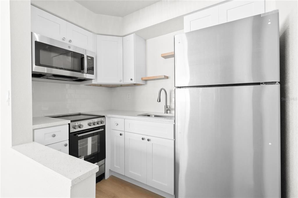 На продажу: $799,999 (9 спален, 0 ванн, 1572 Квадратных фут)