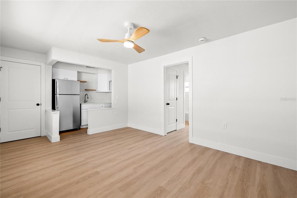 На продажу: $799,999 (9 спален, 0 ванн, 1572 Квадратных фут)