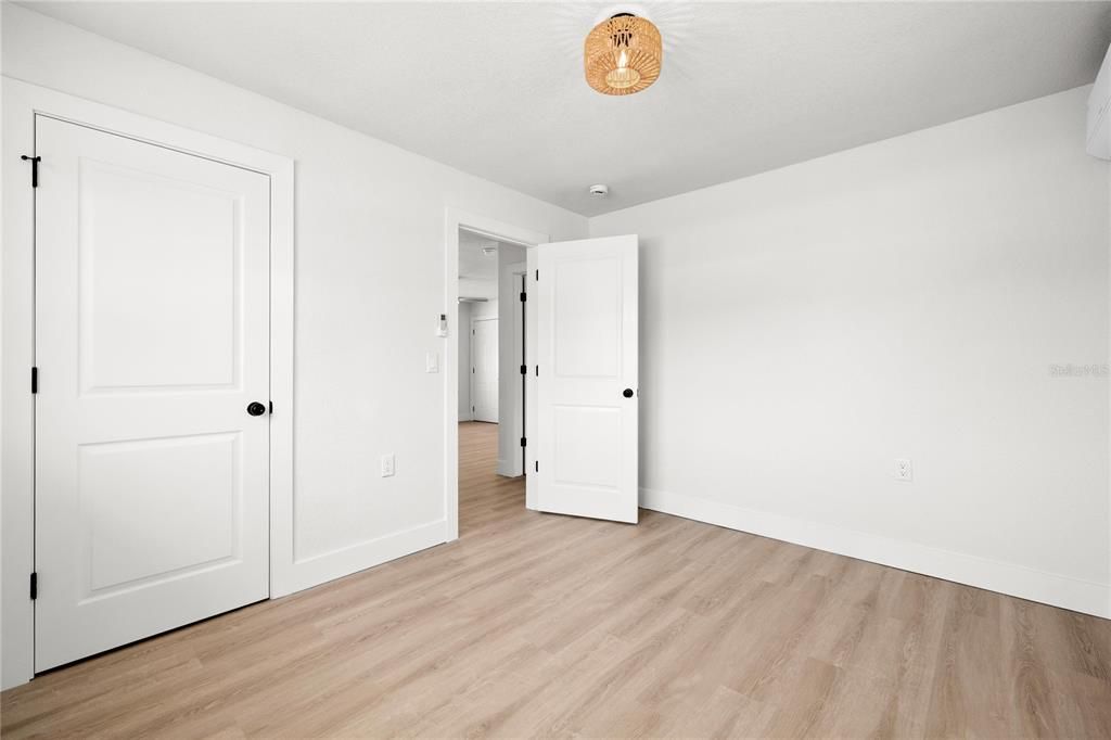 На продажу: $799,999 (9 спален, 0 ванн, 1572 Квадратных фут)