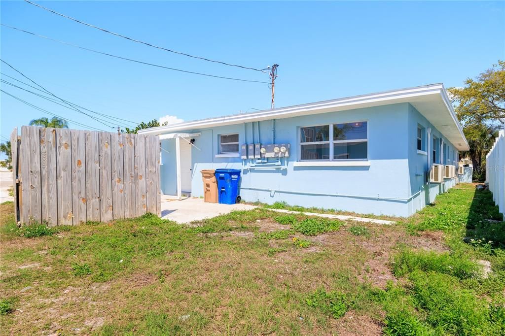 На продажу: $799,999 (9 спален, 0 ванн, 1572 Квадратных фут)