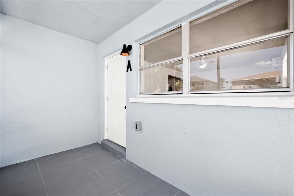 На продажу: $799,999 (9 спален, 0 ванн, 1572 Квадратных фут)