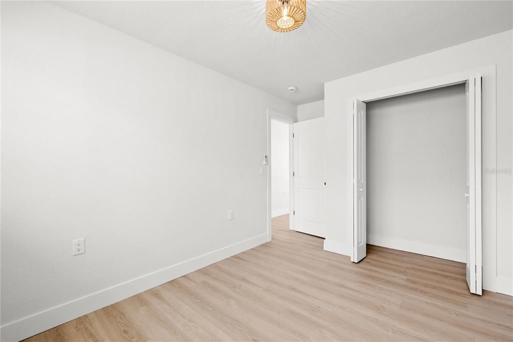 На продажу: $799,999 (9 спален, 0 ванн, 1572 Квадратных фут)