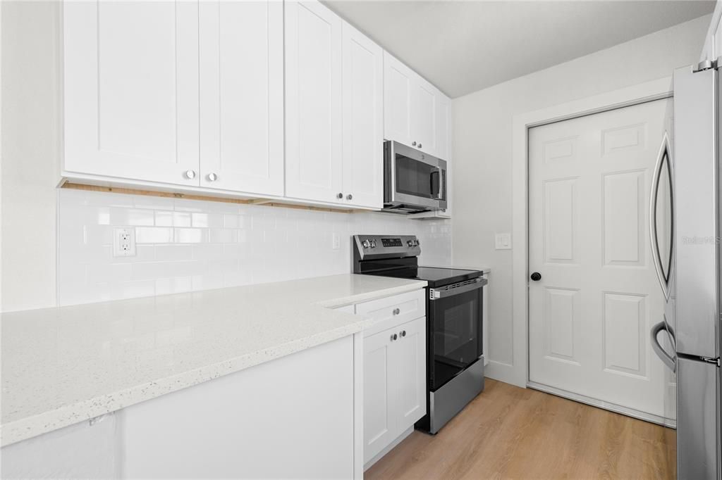 На продажу: $799,999 (9 спален, 0 ванн, 1572 Квадратных фут)