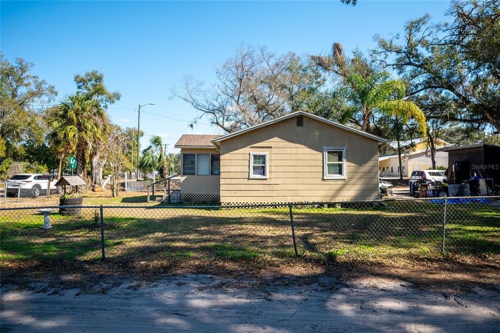 Activo con contrato: $195,000 (1 camas, 1 baños, 1584 Pies cuadrados)