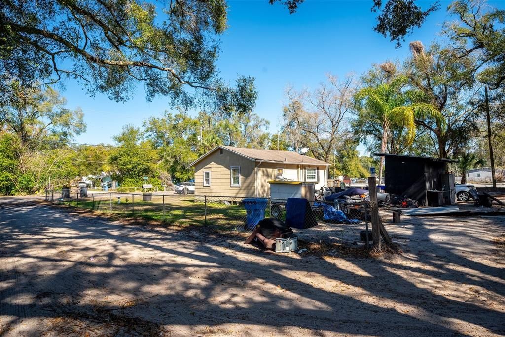 Activo con contrato: $195,000 (1 camas, 1 baños, 1584 Pies cuadrados)