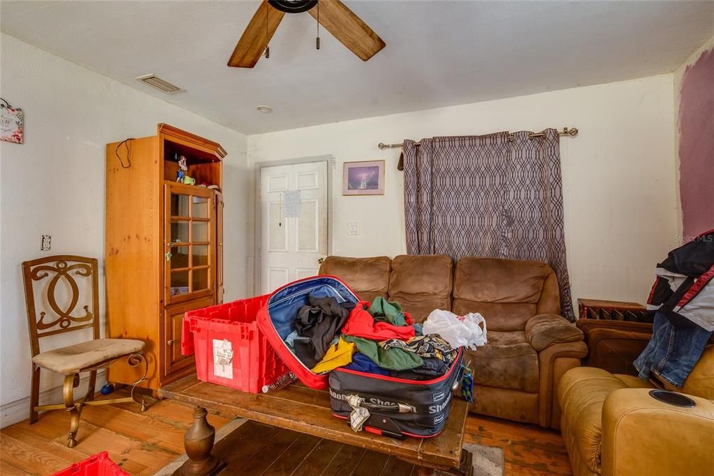 Activo con contrato: $195,000 (1 camas, 1 baños, 1584 Pies cuadrados)