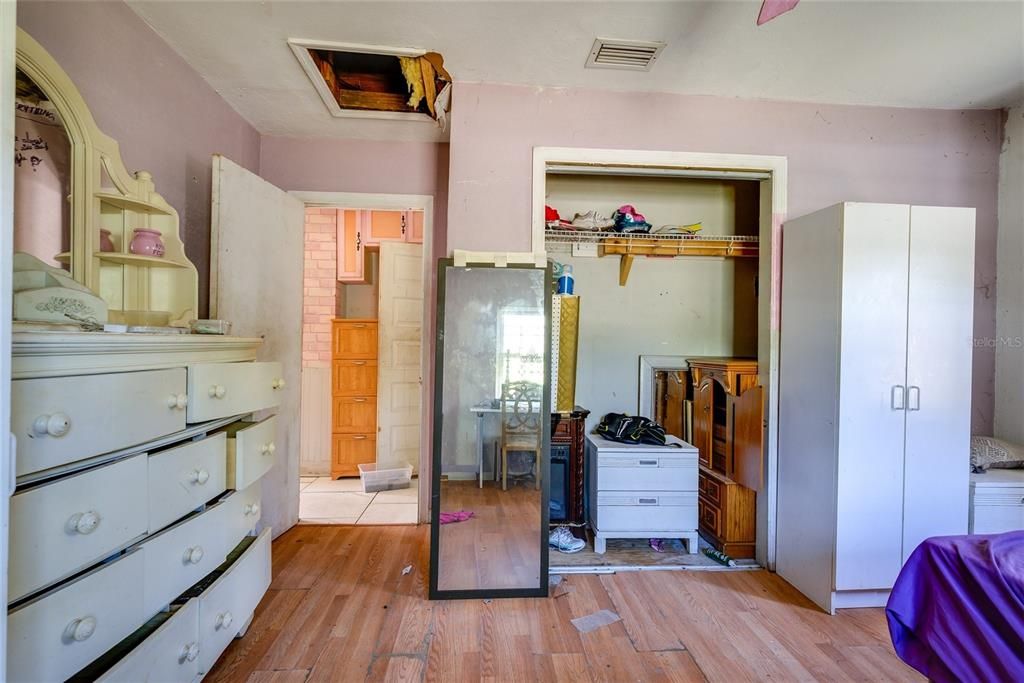 Activo con contrato: $195,000 (1 camas, 1 baños, 1584 Pies cuadrados)
