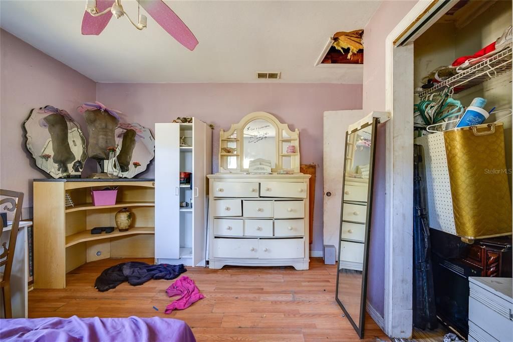 Activo con contrato: $195,000 (1 camas, 1 baños, 1584 Pies cuadrados)