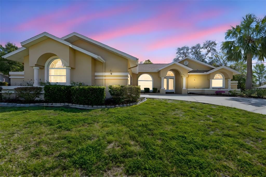 Active With Contract: $399,900 (3 beds, 3 baths, 2137 Square Feet)