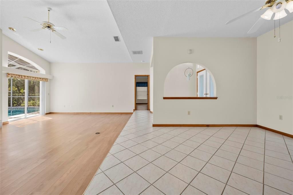 Active With Contract: $399,900 (3 beds, 3 baths, 2137 Square Feet)