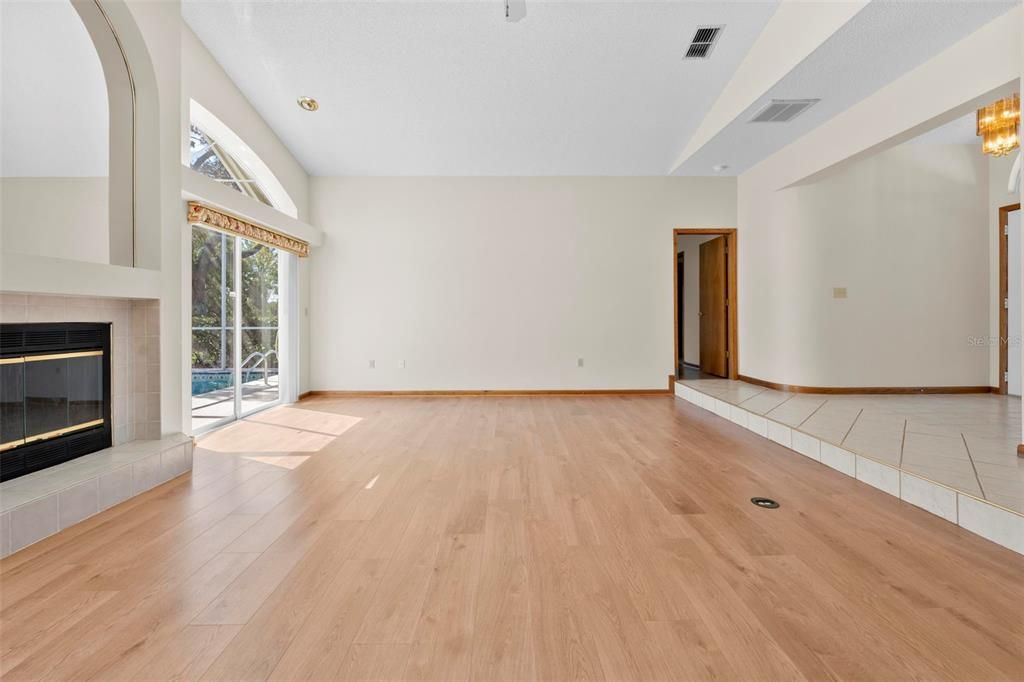 Active With Contract: $399,900 (3 beds, 3 baths, 2137 Square Feet)