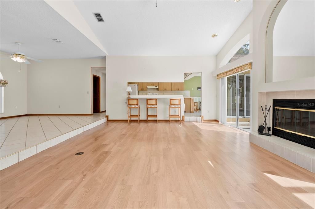 Active With Contract: $399,900 (3 beds, 3 baths, 2137 Square Feet)