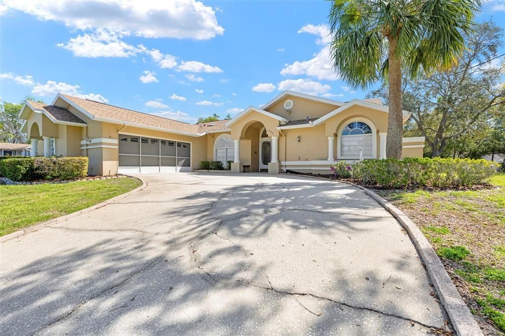 Active With Contract: $399,900 (3 beds, 3 baths, 2137 Square Feet)