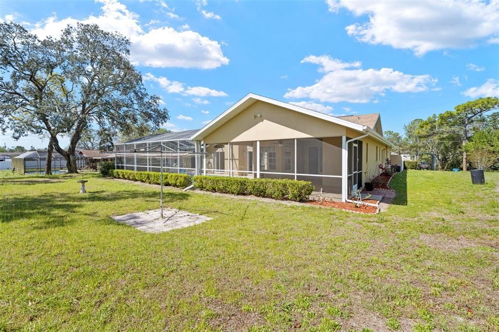 Active With Contract: $399,900 (3 beds, 3 baths, 2137 Square Feet)