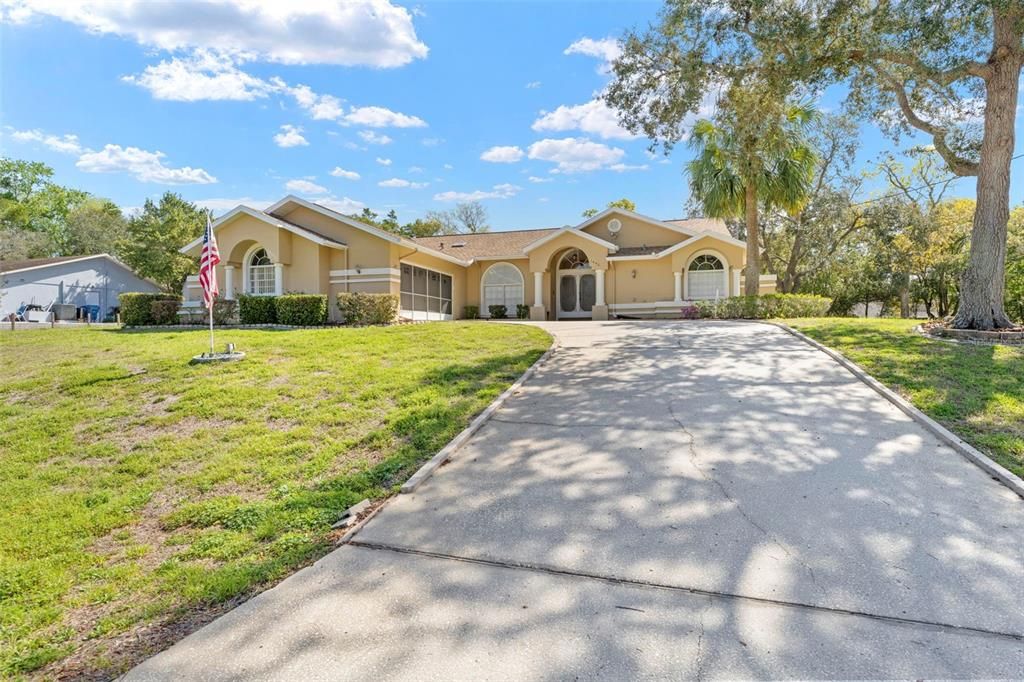 Active With Contract: $399,900 (3 beds, 3 baths, 2137 Square Feet)