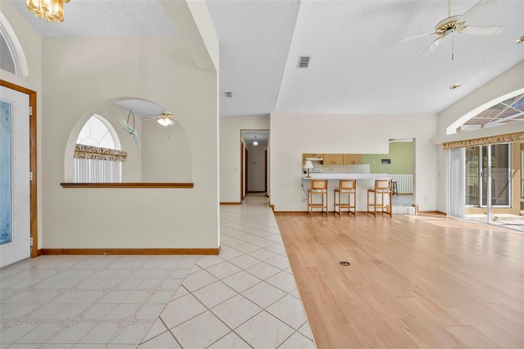 Active With Contract: $399,900 (3 beds, 3 baths, 2137 Square Feet)