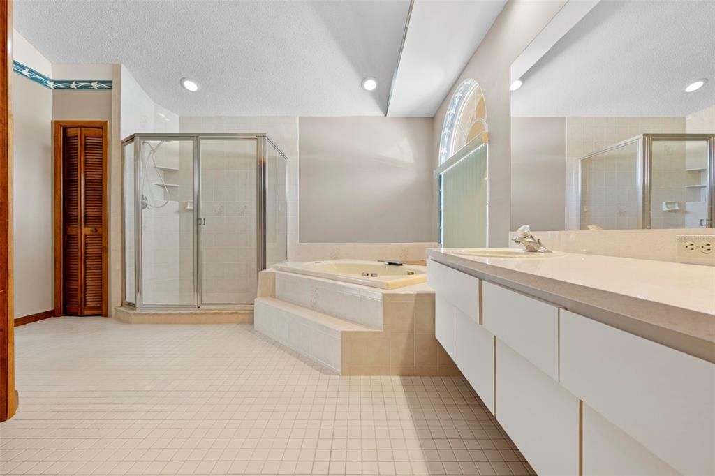 Active With Contract: $399,900 (3 beds, 3 baths, 2137 Square Feet)
