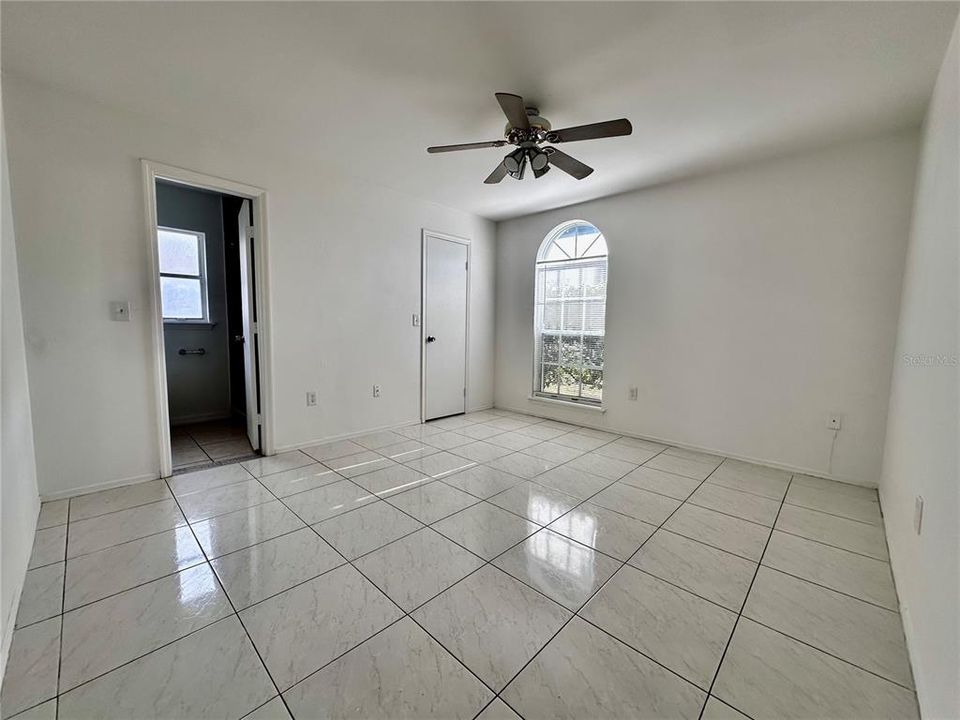 Activo con contrato: $344,999 (3 camas, 2 baños, 1109 Pies cuadrados)