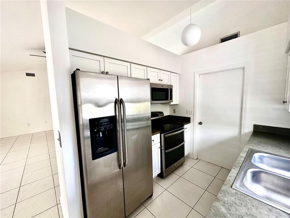 Activo con contrato: $344,999 (3 camas, 2 baños, 1109 Pies cuadrados)
