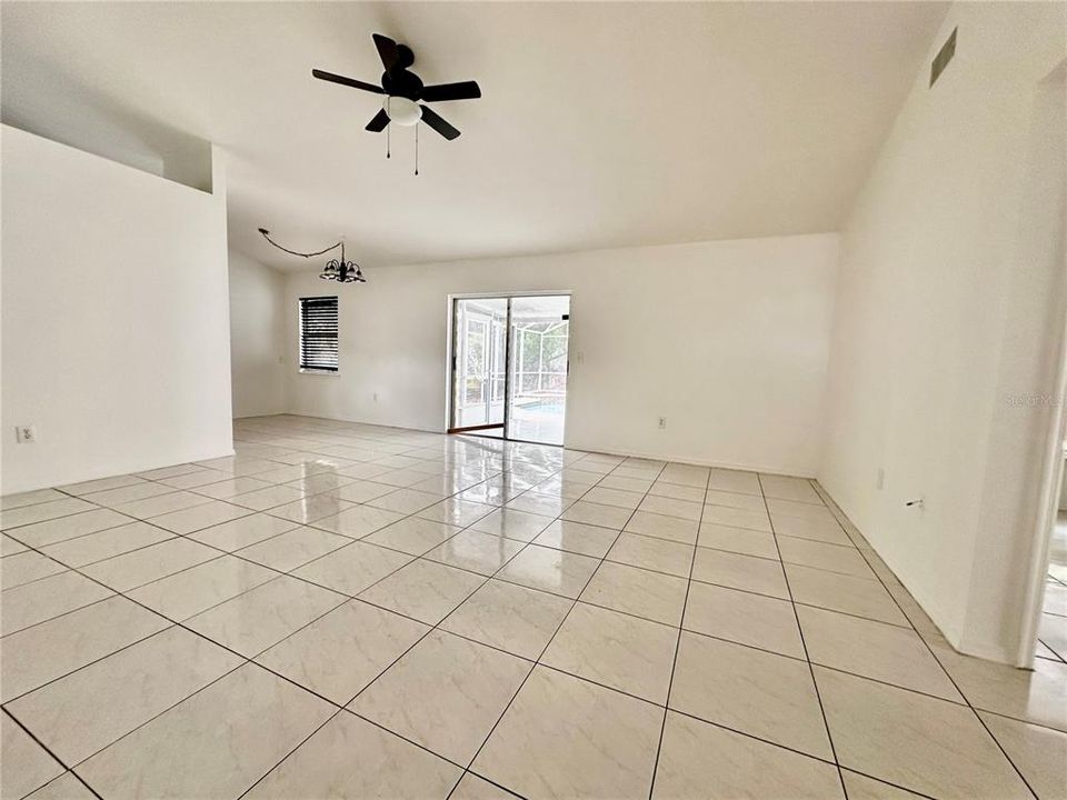 Activo con contrato: $344,999 (3 camas, 2 baños, 1109 Pies cuadrados)