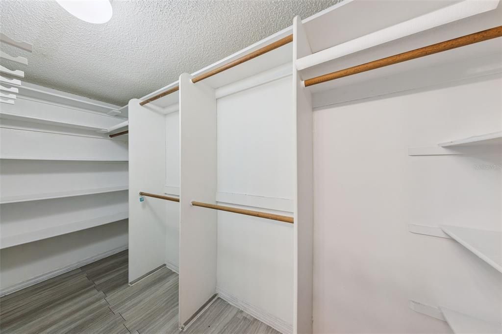 Под контрактом: $199,900 (3 спален, 2 ванн, 1645 Квадратных фут)