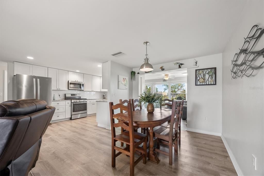 Activo con contrato: $420,000 (2 camas, 2 baños, 1437 Pies cuadrados)