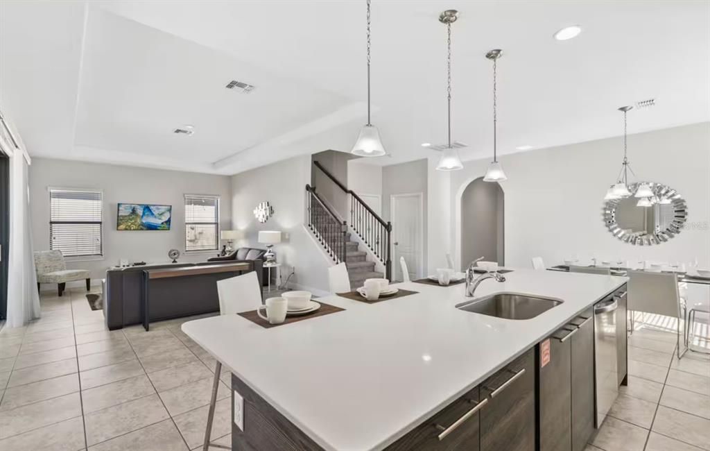 For Rent: $2,900 (4 beds, 4 baths, 2551 Square Feet)