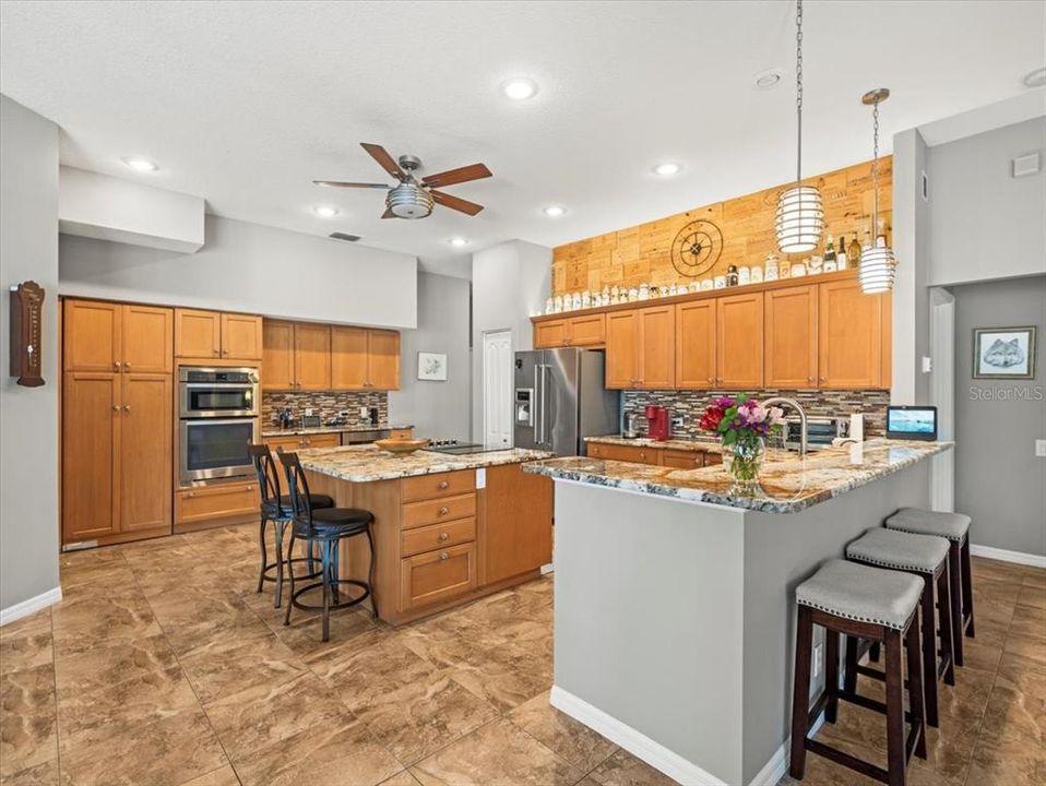 Activo con contrato: $924,900 (5 camas, 4 baños, 3265 Pies cuadrados)