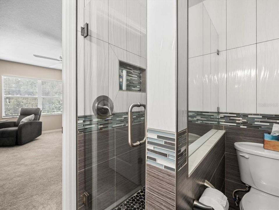 Activo con contrato: $924,900 (5 camas, 4 baños, 3265 Pies cuadrados)